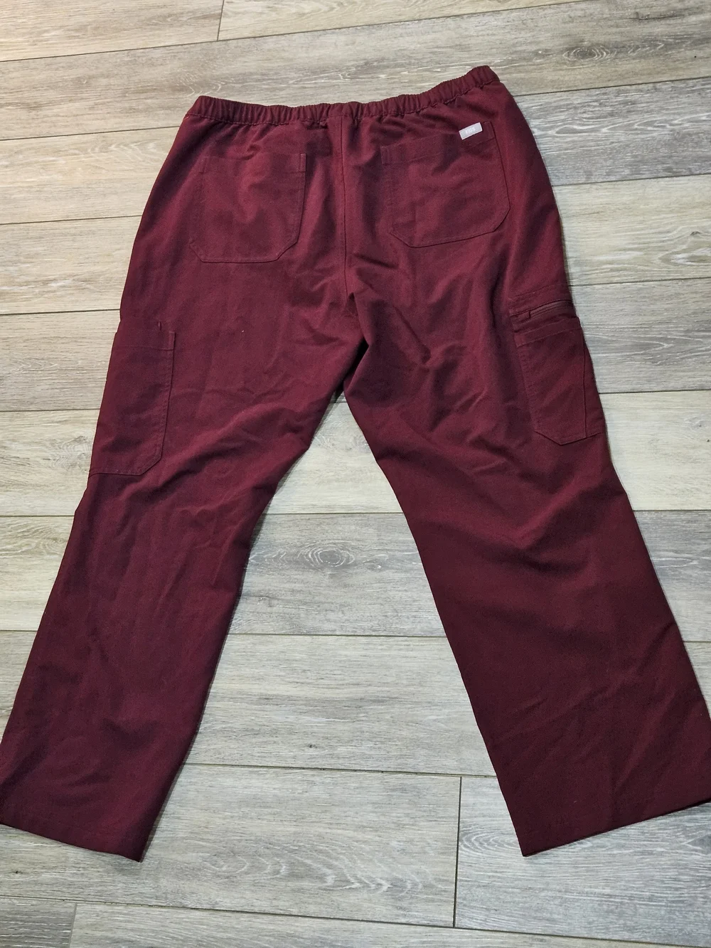 Figs Men's Cairo Burgundy Straight Cargo Scrub Pants Size Xlarge Short